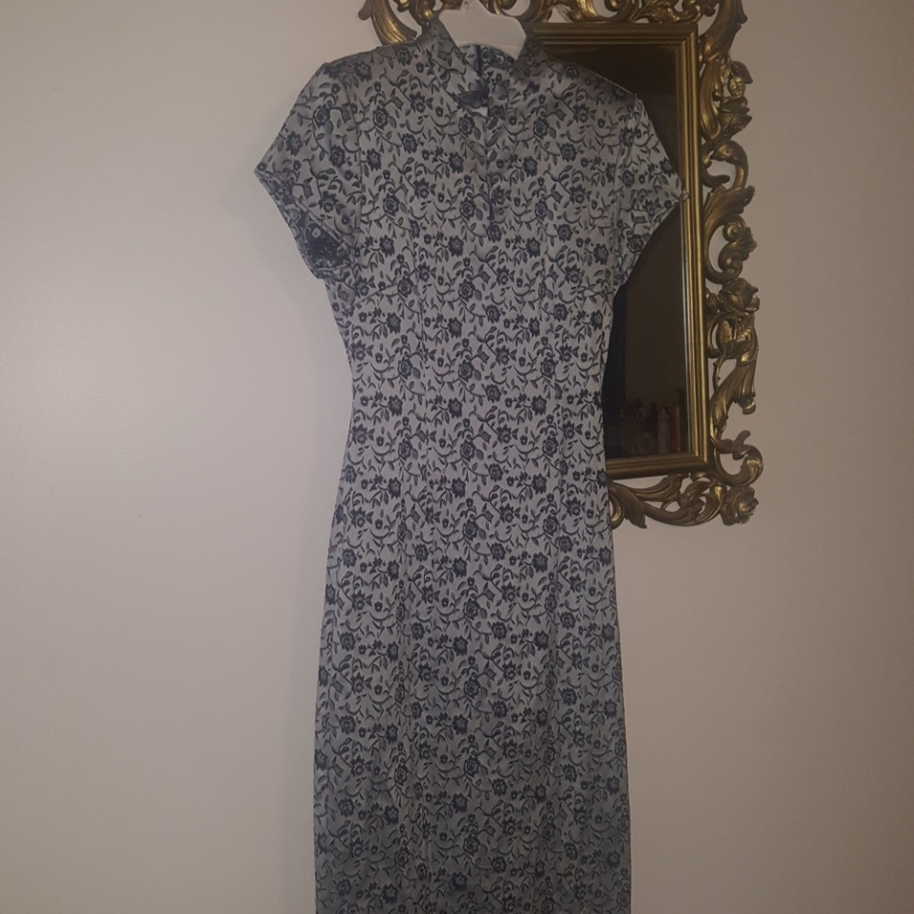 Women's evening attire